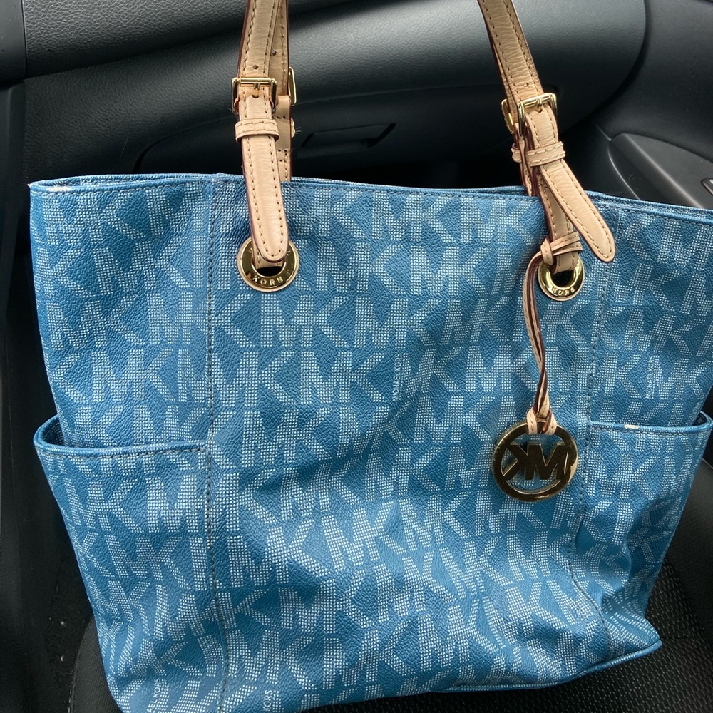 Michael Kors purse 🎉(SALE NOW!!)